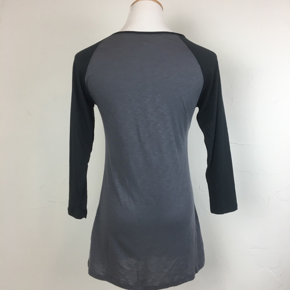Fabletics 3/4 sleeve two-tone snap front top - Picture 4 of 8